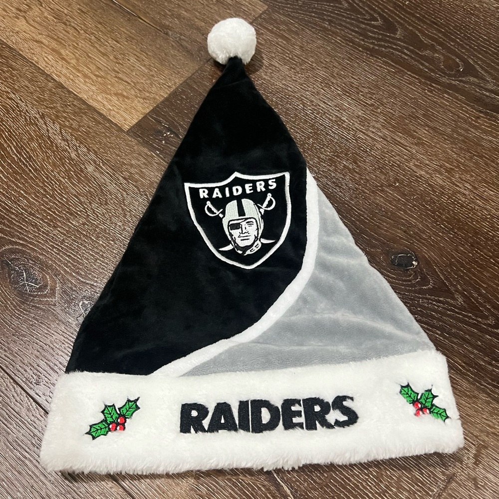 NWOT Raiders Christmas hat black and white